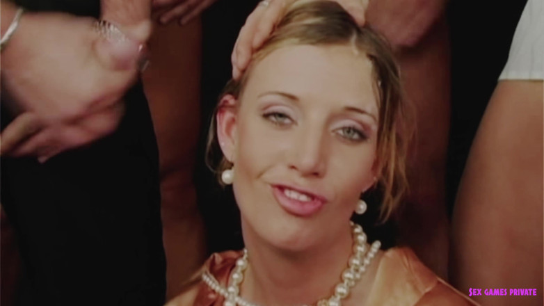 Czech Pornzone: Gangbang Ceko dengan pirang berbaju pirang berambut pirang satin