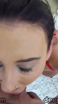 Striptérka brunetka Austin Lynn POV kouření deepthroat a polykání spermatu