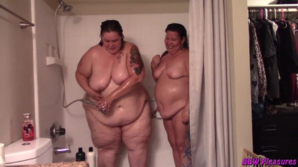 BBW Pleasures: BBW, meilleure amie sous la douche