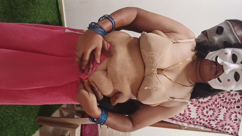 Muruga: Süper seksi teyze arkadaşının karısıyla sikişiyor