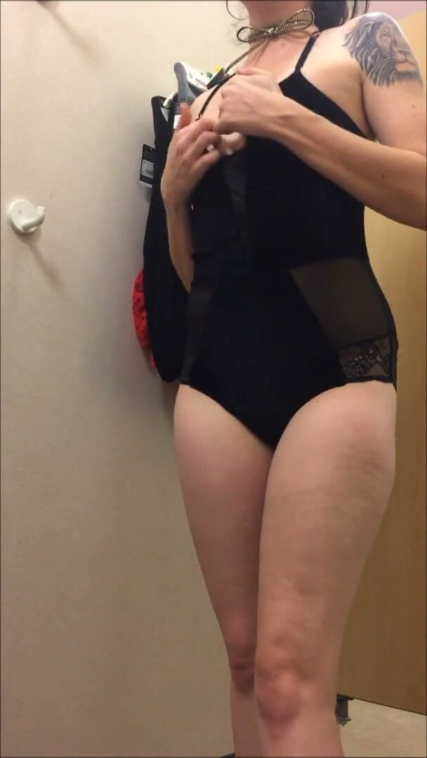 Missellie8: Offentligt omklädningsrum sperma
