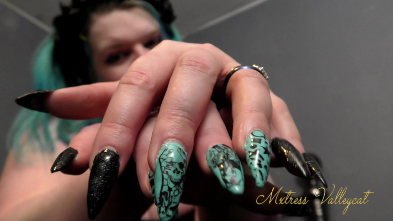 Mxtress Valleycat: Gothic claws on shoes