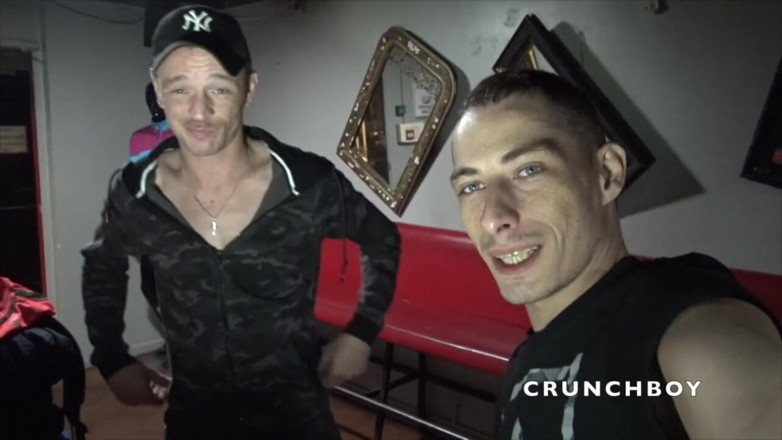 Kinky Bareback Boys: Alex knullade barbacka av XXL kuk av dålig pojke i...