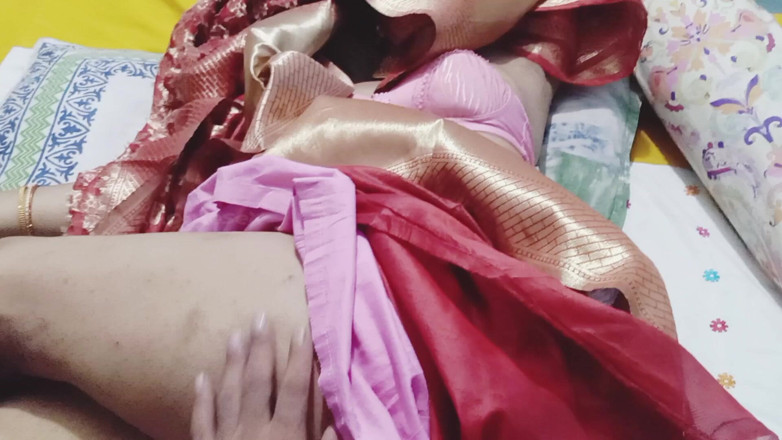 Sumahomesex: Saya mengongkek isteri kawan saya semasa dia bekerja di pejabat
