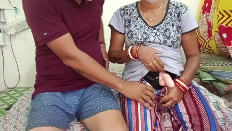 Real Couple 203: Soția obraznică pregătește curul soțului pentru sex anal