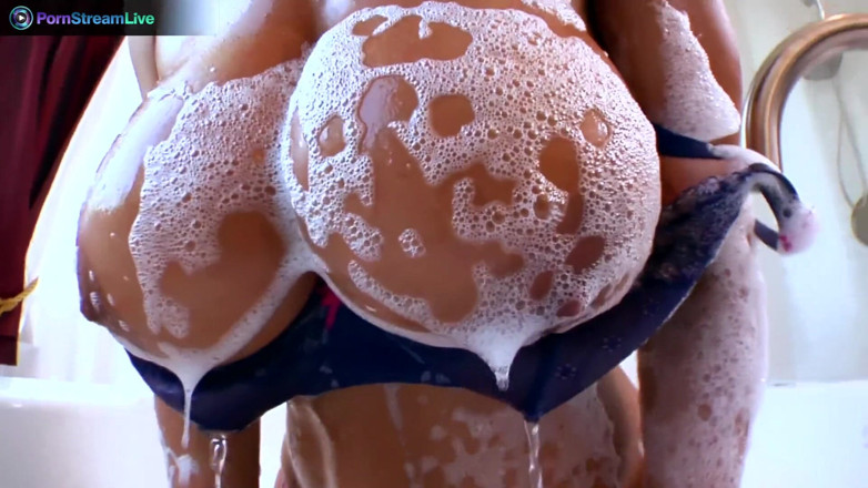 Porn Stream Live: La bella MILF lisa Ann adora sedersi sul grosso cazzo...