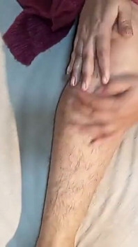 Netu si sta massaggiando il suo corpo