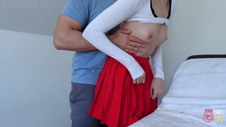CandiceDelaware: 恥ずかしがり屋の女の子が変態マッサージ師に射精させる