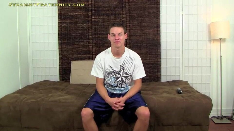 Straight Fraternity: Il giovane patrigno si masturba