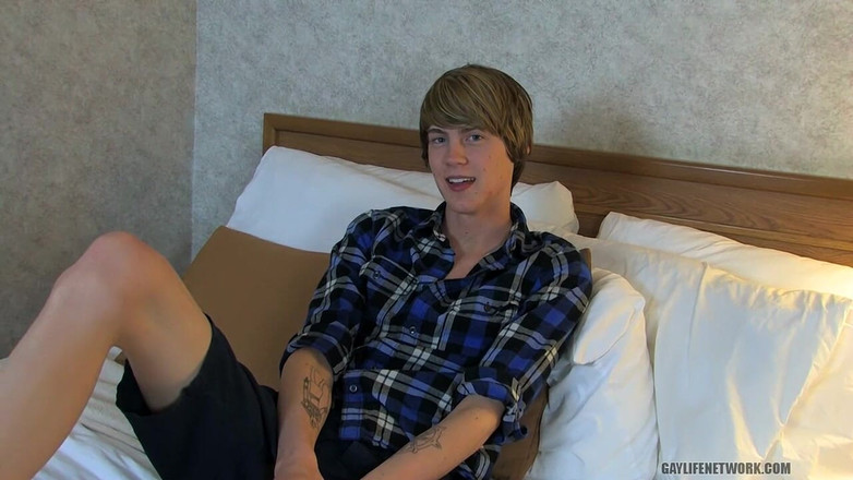 Teach Twinks: Elijah a velké modré dildo