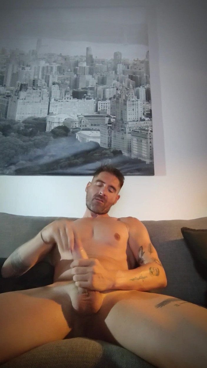 Alexis King9: Spelen met mijn pik met behulp van beide hads