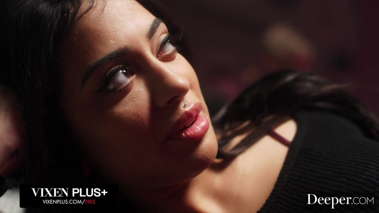 Deeper: Diepere Nina verkent plezier met tatoeëerder