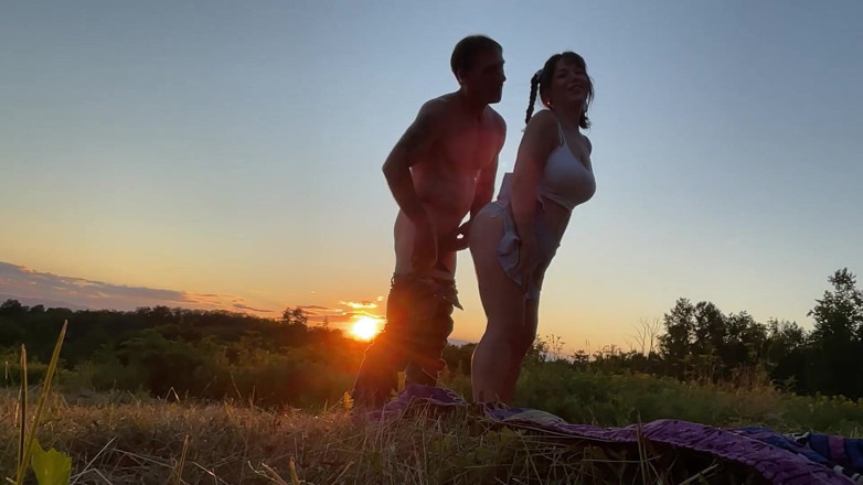 Tarrant and Alice: Sesso all'aperto in cima al tramonto in montagna. (feat Tarrant e...