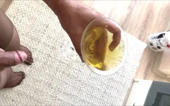 Güzelliğimin sırrı erkeklerin çişini içmek