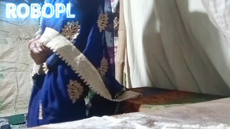 Robopll: Desihousewife in Bulu Saree in Ghori Stallage gefickt (robopl)