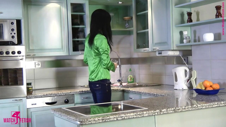 Fem Latex: Tira de cozinha em látex
