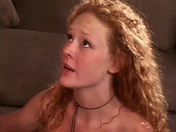 Double Penetration Party: Une jeune rousse prend deux grosses bites