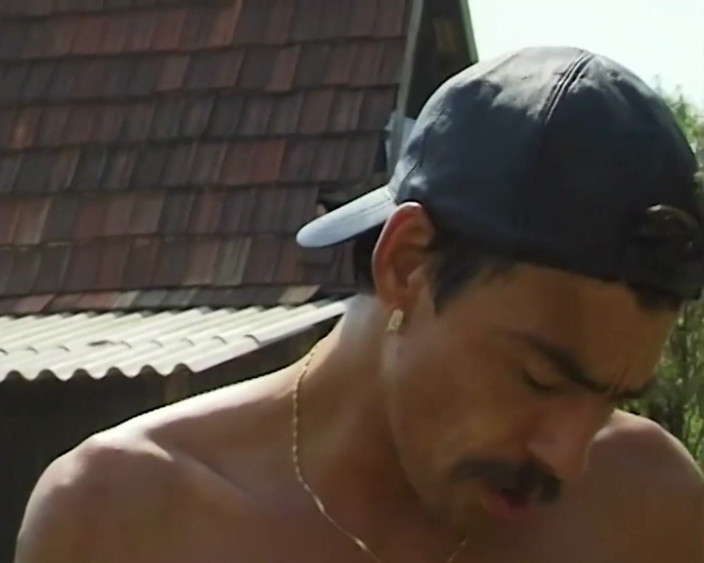 Vintage Climax: MILF bertetek besar berkongkek di luar rumah