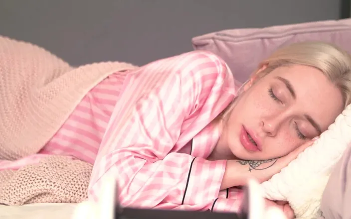Loly Nebel Studio: Good Morning with Your Virtual GF
