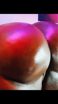 Gruby tyłek SSBBW stojący twerking naoliwiony tyłek
