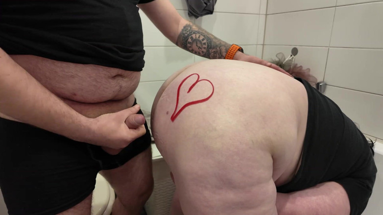 Ladybottox: My Friend Visits Me From Afar and I Fuck Him