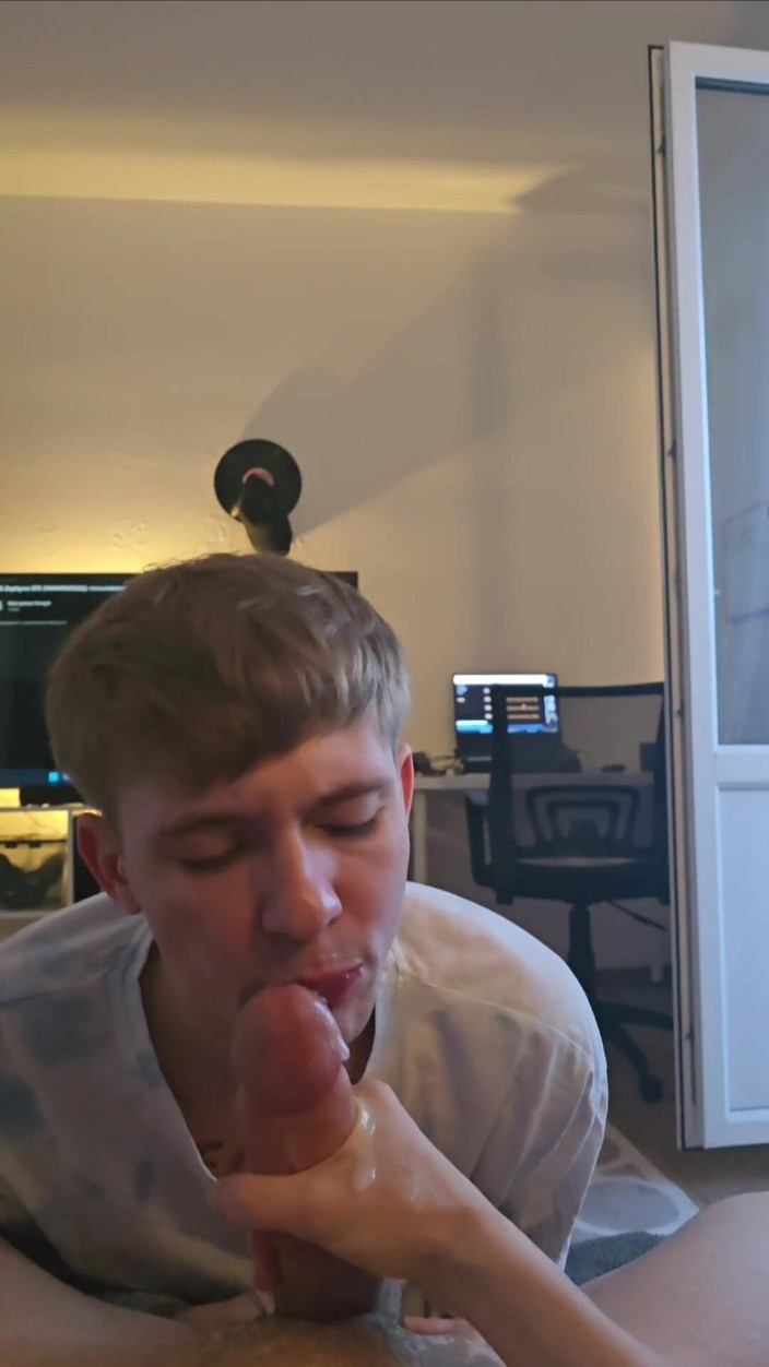 Ethan Lestray: Ha fatto un pompino a uno studente twink e lo...