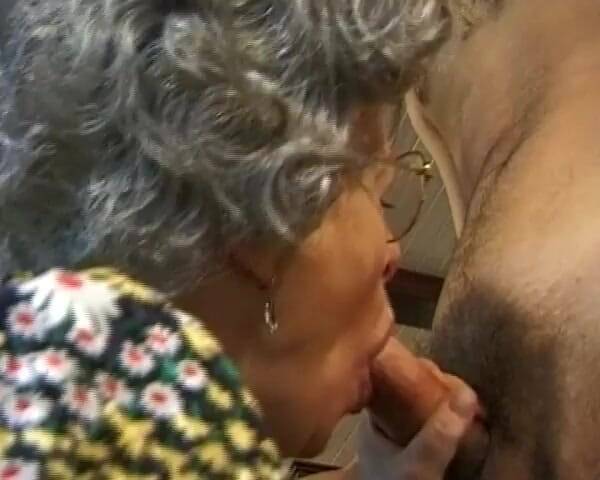German amateur couples: Esta abuela alemana tiene la cara cubierta de esperma