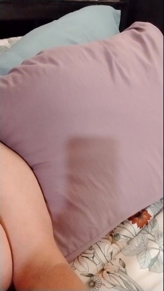 Abby Anna: Gros plan, bâille, seins nus, petite conversation