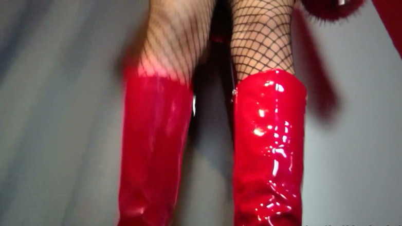 Solo Austria: Arrogant Red Fur Boot Princess: Spitting and Stomping on a...
