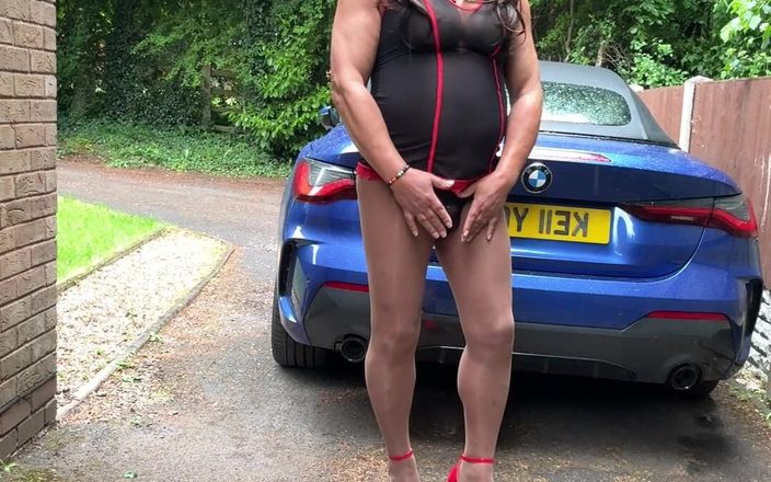 Kellycd2022: Seksowny Crossdresser Kellycd2022 w seksownej sukience mini rajstopy i szpilki