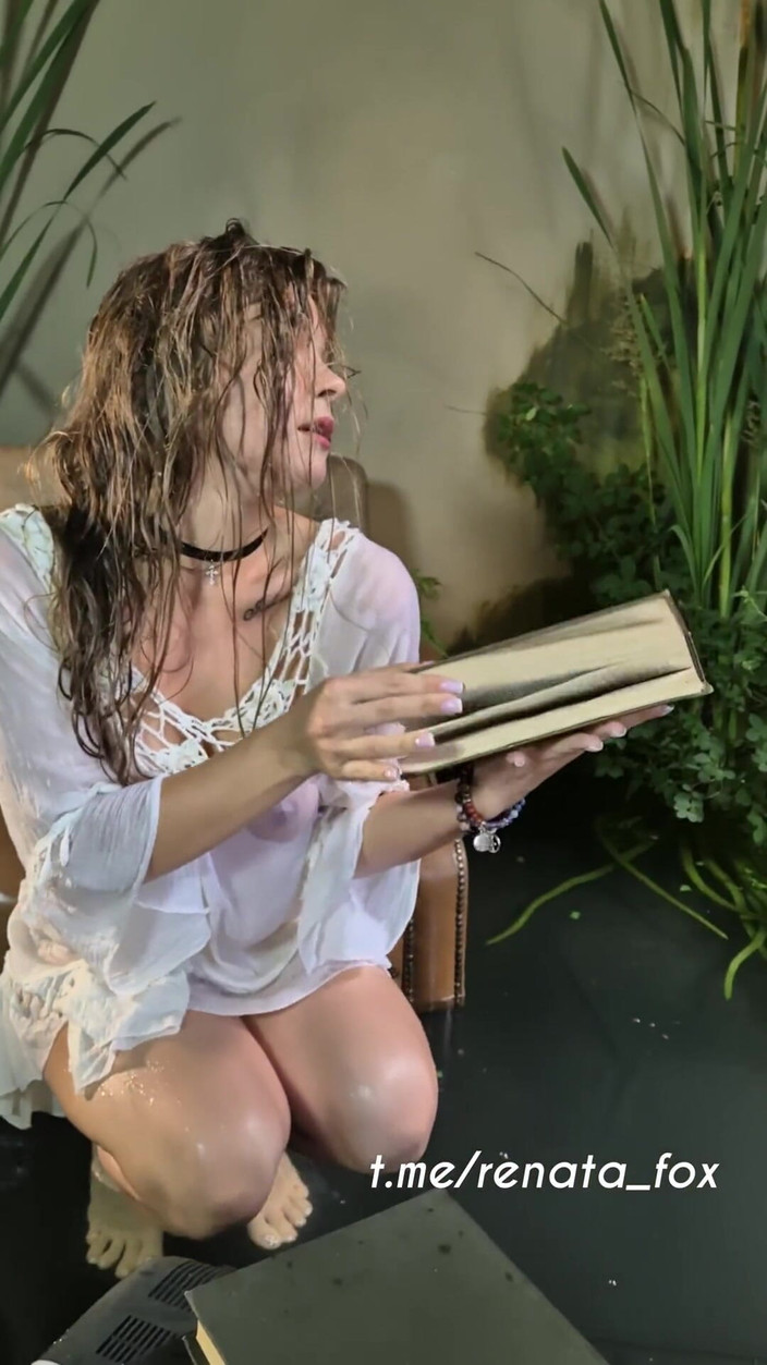 Рената Фокс: Такая развратная богиня Рената Фокс. Я хочу соблазнить тебя и трахаться, трахаться и снова трахаться