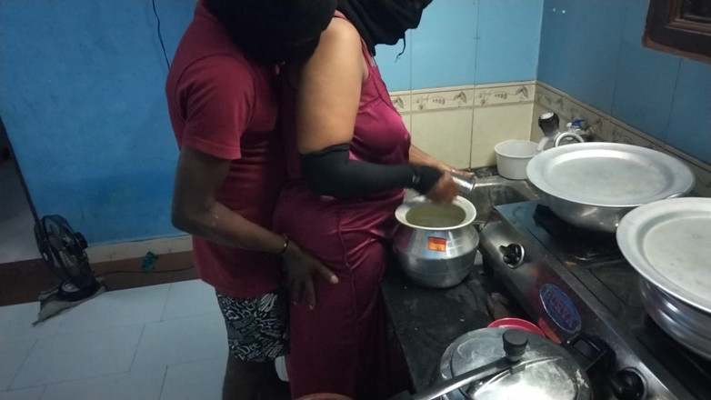 Tamil lesbian: Làm tình nóng bỏng tại nhà bếp