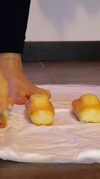 Asmr si cewek nakal dengan kaki jenjang ini lagi asik memeknya sampai muncrat