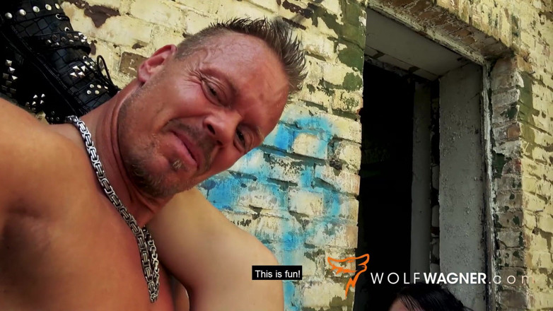 Wolf Wagner Com: Alemã Emo Doreen desfrutou de uma foda quente fora em...