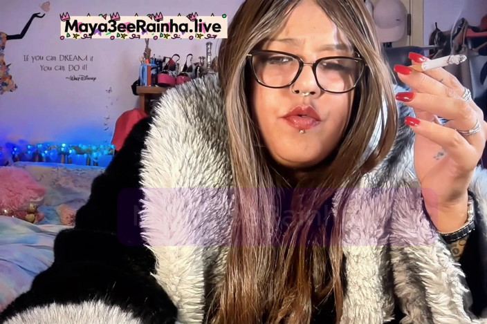 Goddess Maya3ee Rainha: ล่ามโซ่ราชินีในรุ่นแม่น่าเย็ดตัวใหญ่สวยขนสัตว์ตาเขียวเล็บแดงริมฝีปากและเมินคุณ