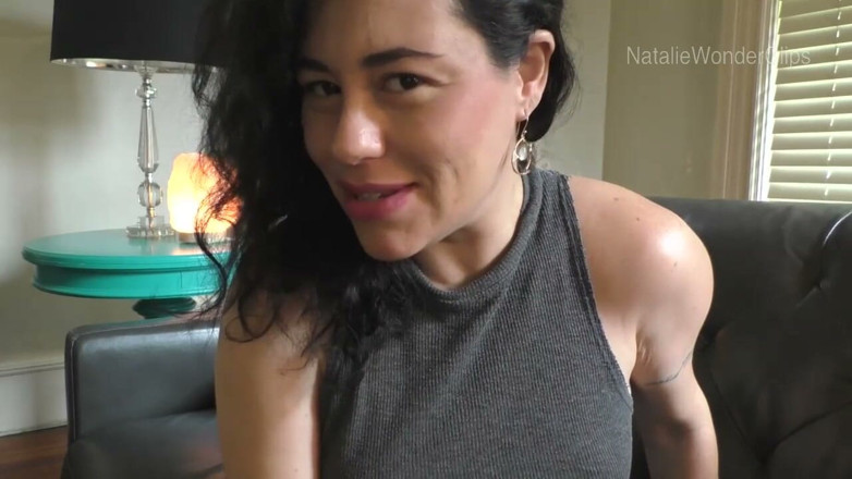 Natalie Wonder: Exersez cum să te săruti cu mama vitregă și apoi ea...