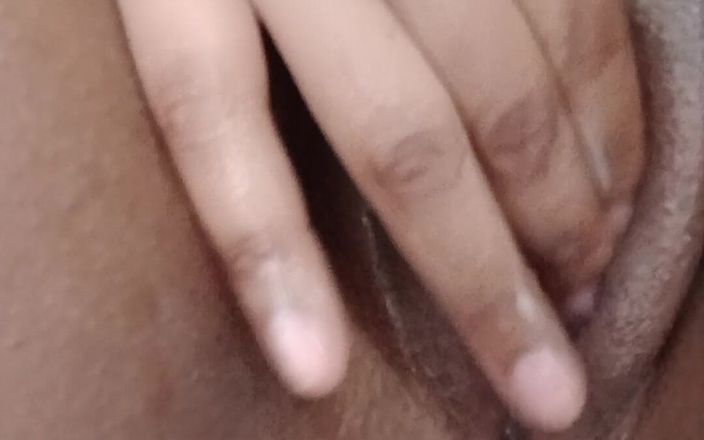 Biatch79: Mich selbst fingern mit vaseline