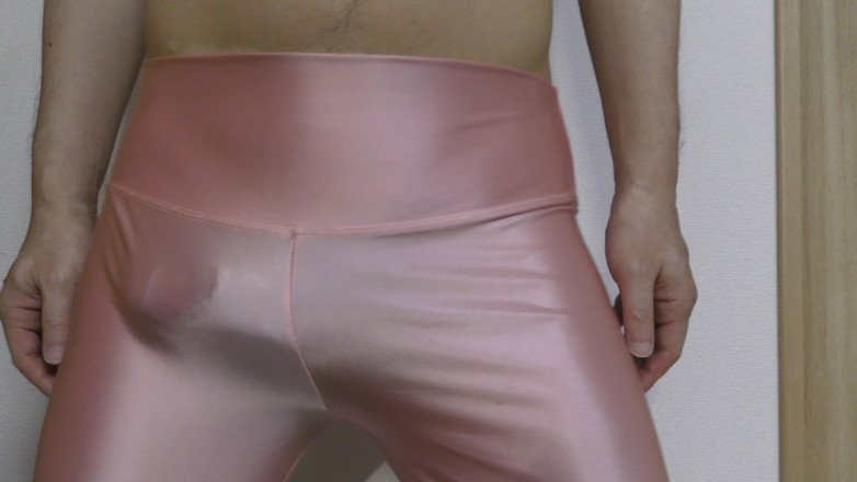 LovePantyBoy: ピンクスパンデックスレギンスでオナニー