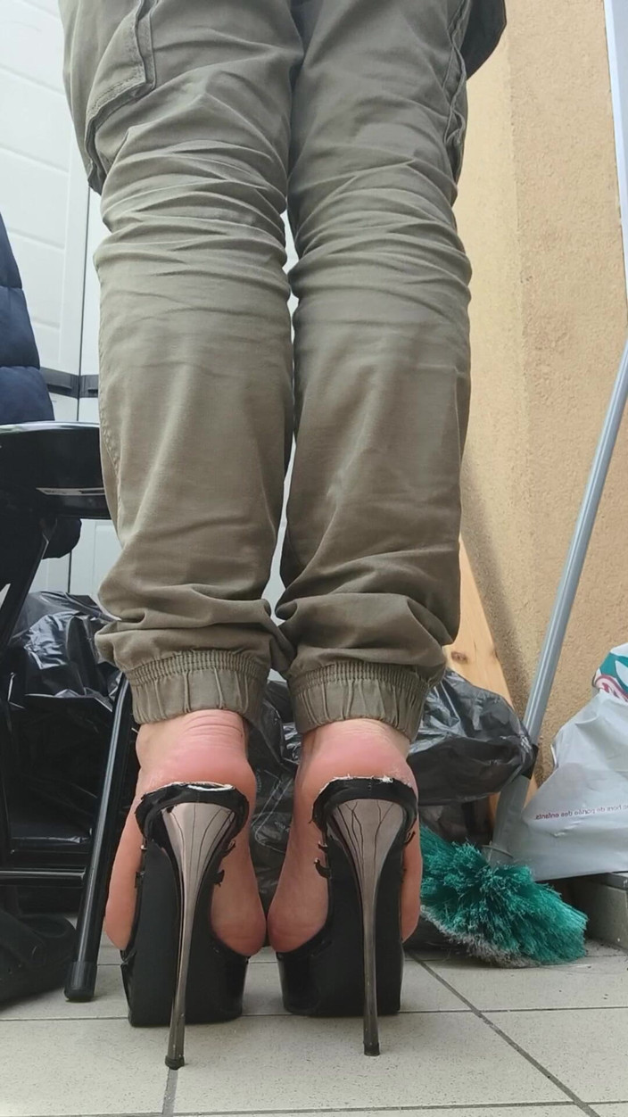 Mutsakin: Scopando tacchi e piedi sexy