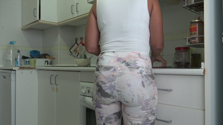 Stepmom Susan: Perverted Stepson Begged Me to Cum on My Hairy Pussy