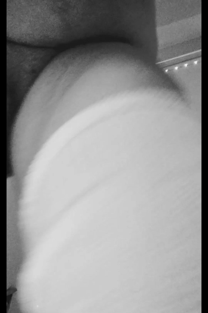 Princess Udders: Богиня поклоняється, чорно-біла трансгендерна мамка, вдячність товстушки