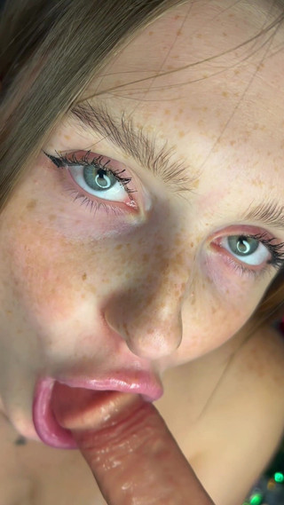 Lovelly_molly: Kameraya yakın bir şekilde vücudumun tüm parçalarıyla oynuyordum