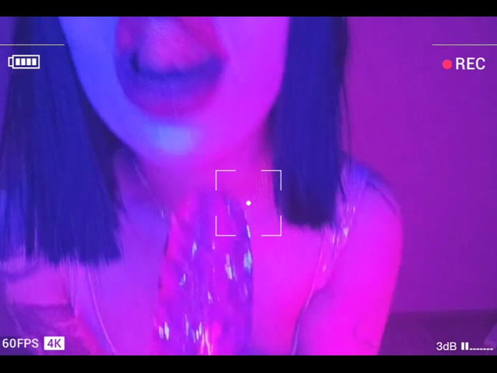 Peachgardens: In questa stanza neon, solo noi siamo