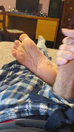 Cumming on My Wrinkly Sole