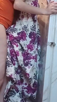 Ibu suami mengongkek saya semasa kami di rumah bersendirian