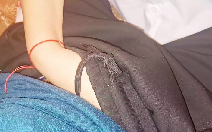 Teen and Milf Female Sex: Bella sorellastra con un bel corpo