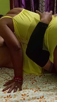 Com tesão meia-irmã Seema Full Masti com homem mascarado em lingerie e cama compartilhada para gozada interna quente sexo