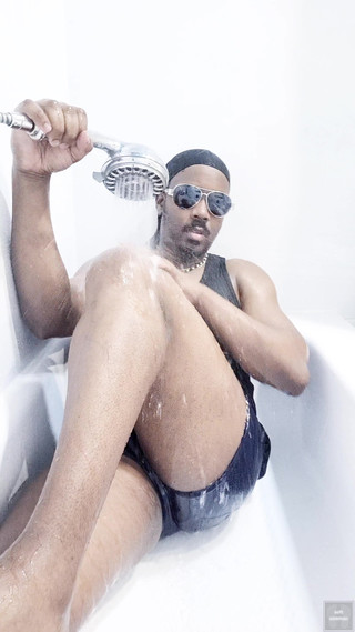 Soft Soleman: Vücudumu banyoda yıkıyorum (4) (2025)