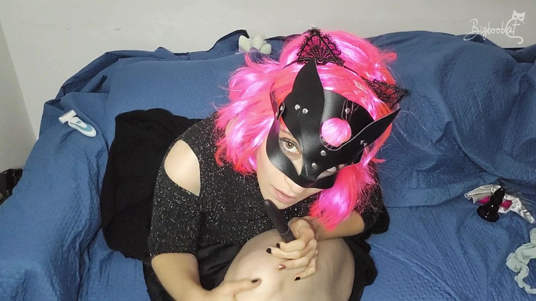BigBoobCat: Mijn Poesjesmasker Maakt Me Zo Ondeugend! Ik Raak Mezelf Nu...