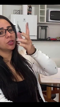 Profesora sexy caliente te hace oler sus pies por no hacer tu tarea